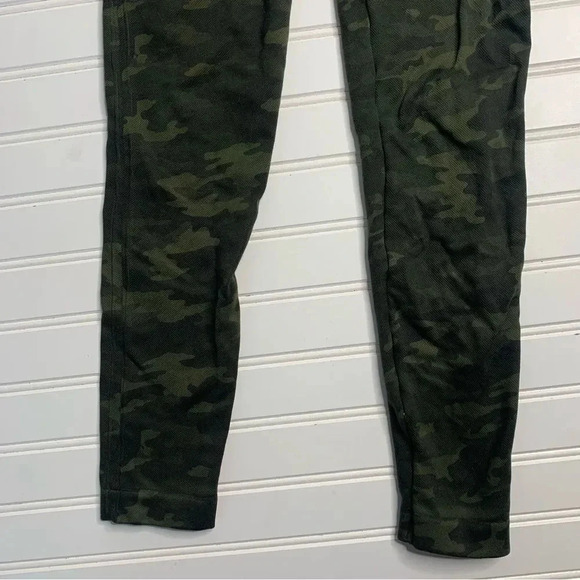 Spanx Look At Me Now Camo Leggings Cropped - Picture 7 of 8